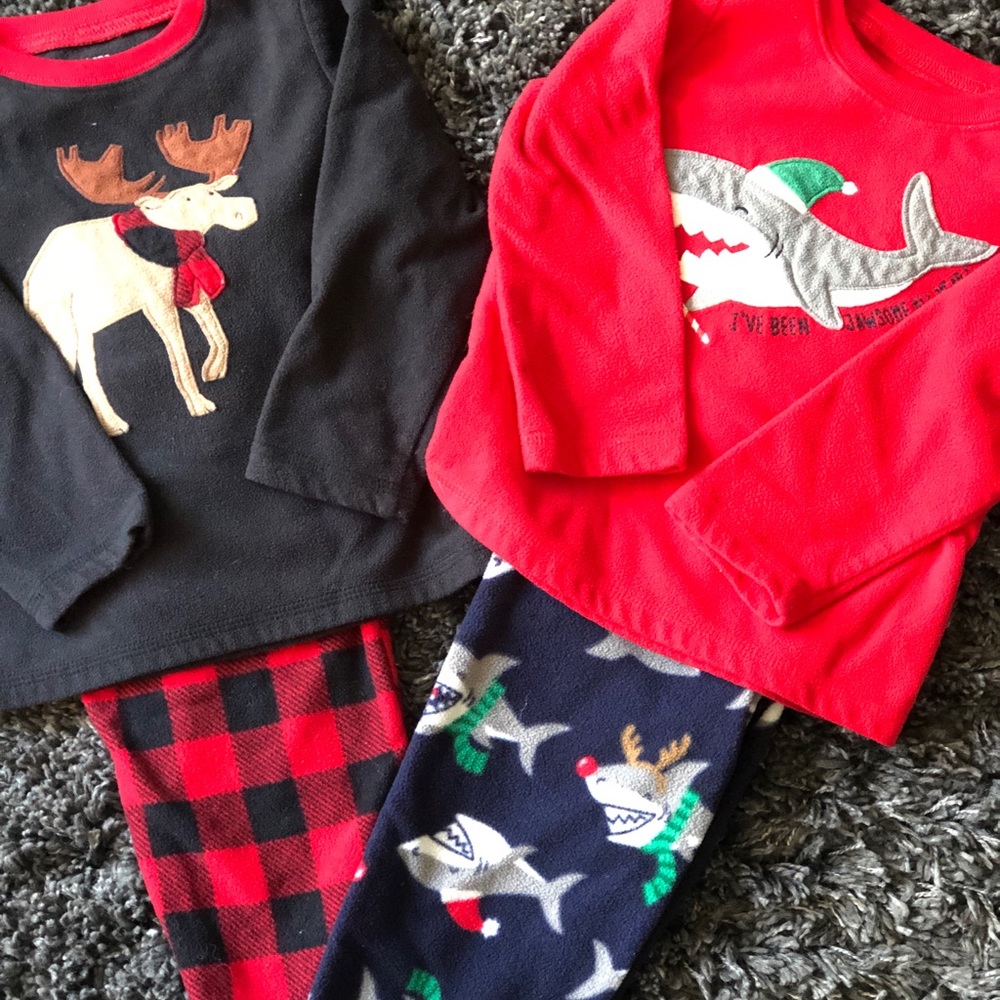 CARTERS CHRISTMAS PAJAMAS 2T (2 pairs) $6